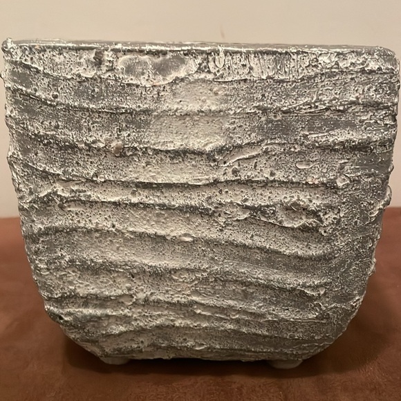 Clay Planter - Picture 1 of 6